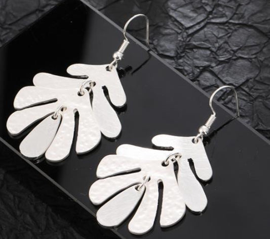 Stylized Dangle Leaf Earring