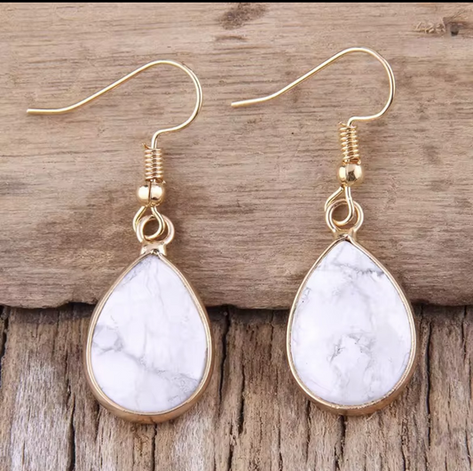 Teardrop-Shaped Earrings in Natural Stone White Howlite